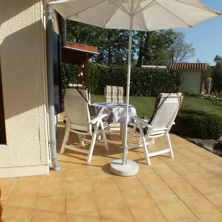 Village Le 3 * Ecuras